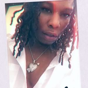 Meet your Posher, Dominique